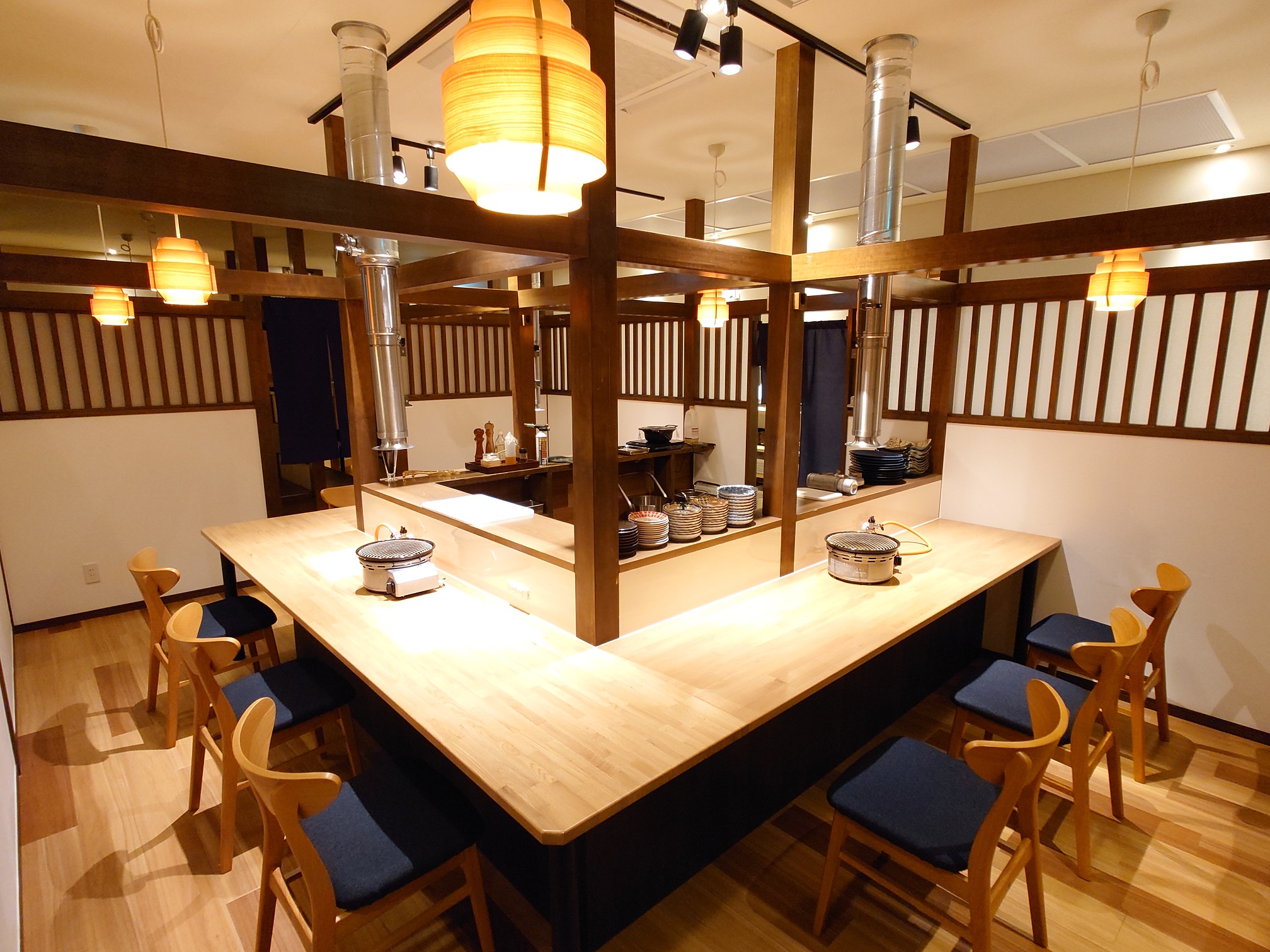 はるのゆことのカウンターと店内の雰囲気